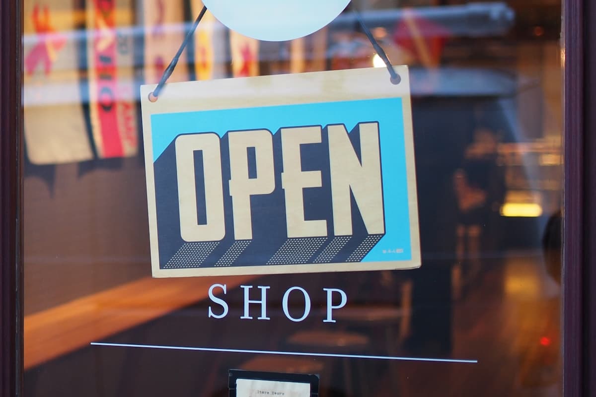 Online retail storefront for ecommerce support operations